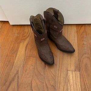 Shyanne Kids Boots in Brown with Pink Accents